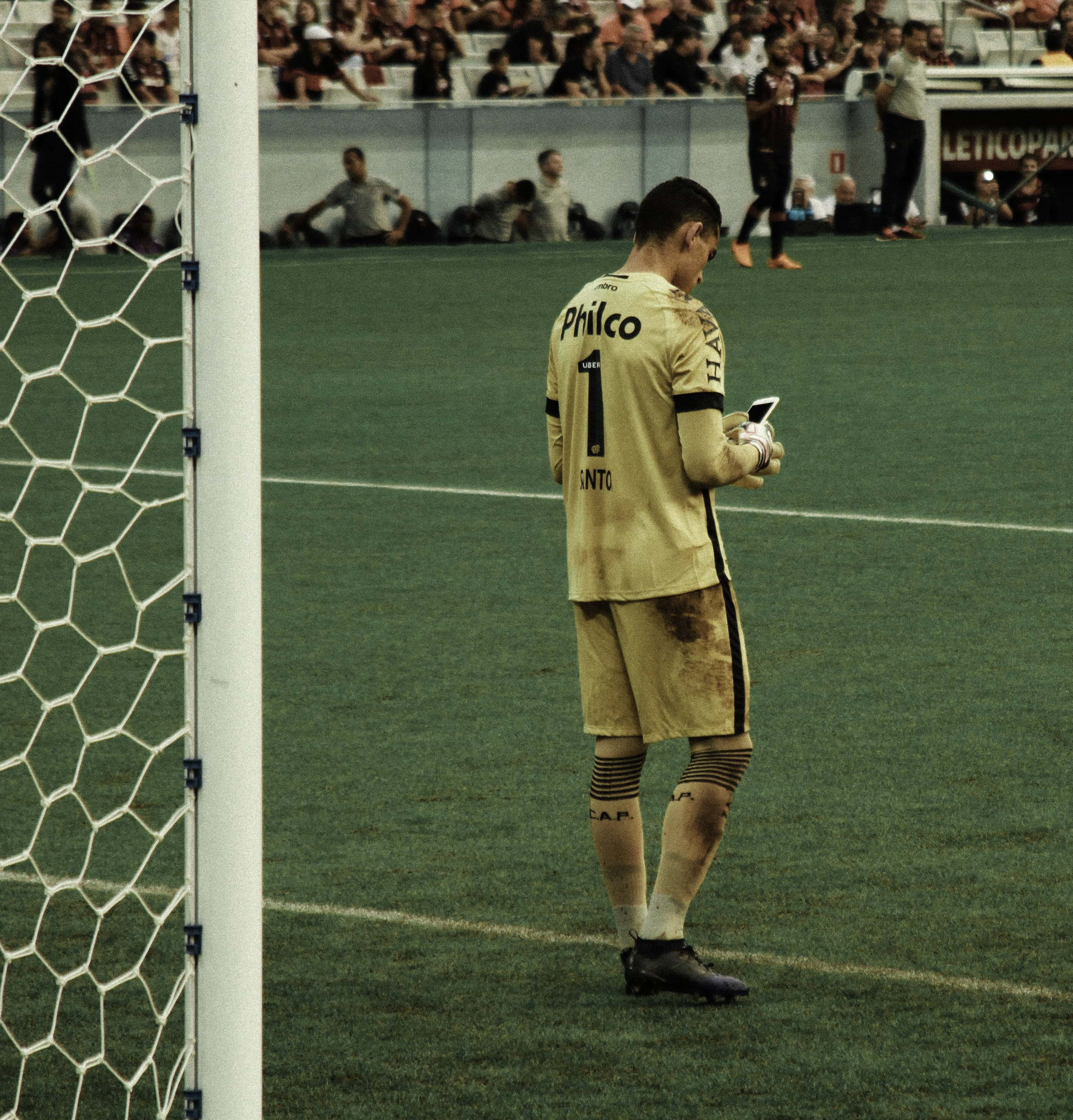 → Distracted Goalkeeper