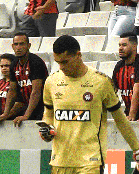 → Distracted Goalkeeper